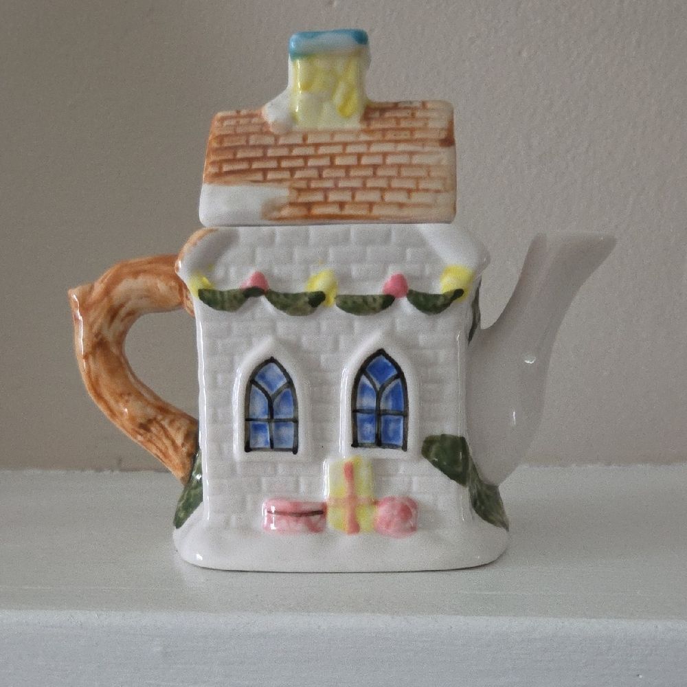 Charming Cottage Teapot